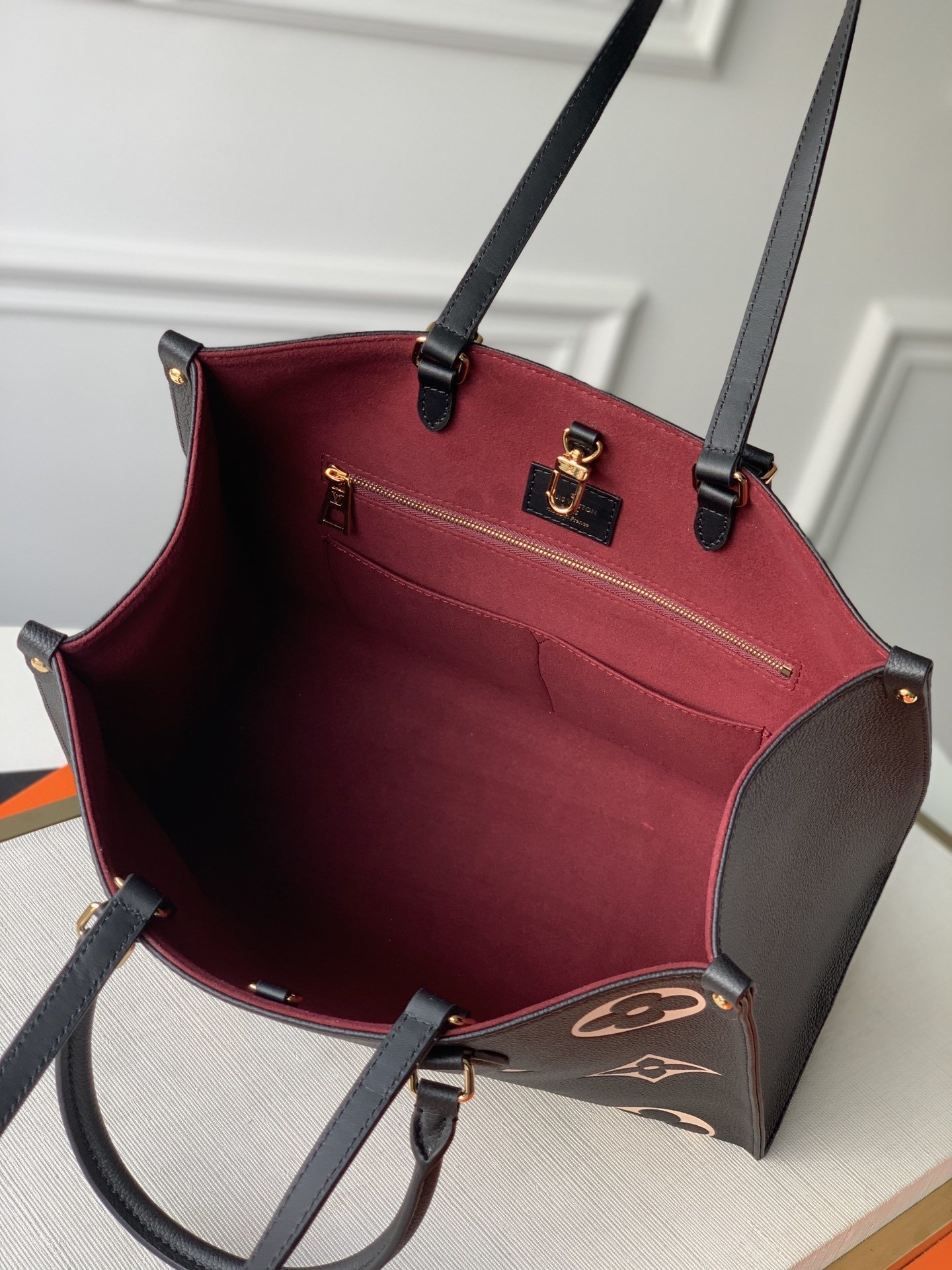 l**is V*t*n small onthego handbag-35*28*15cm