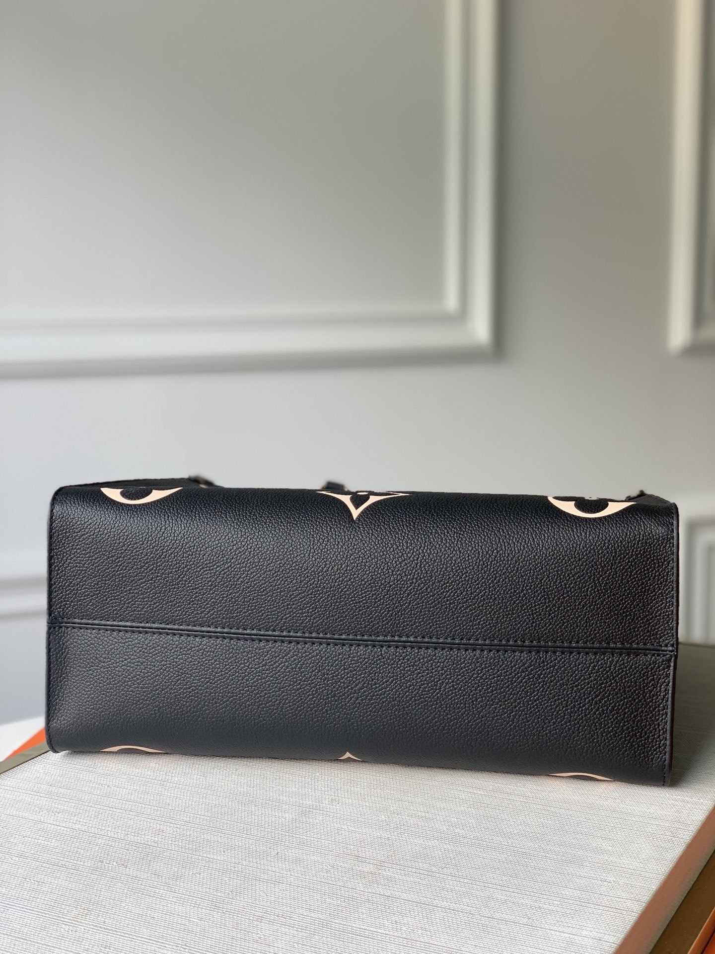 l**is V*t*n small onthego handbag-35*28*15cm