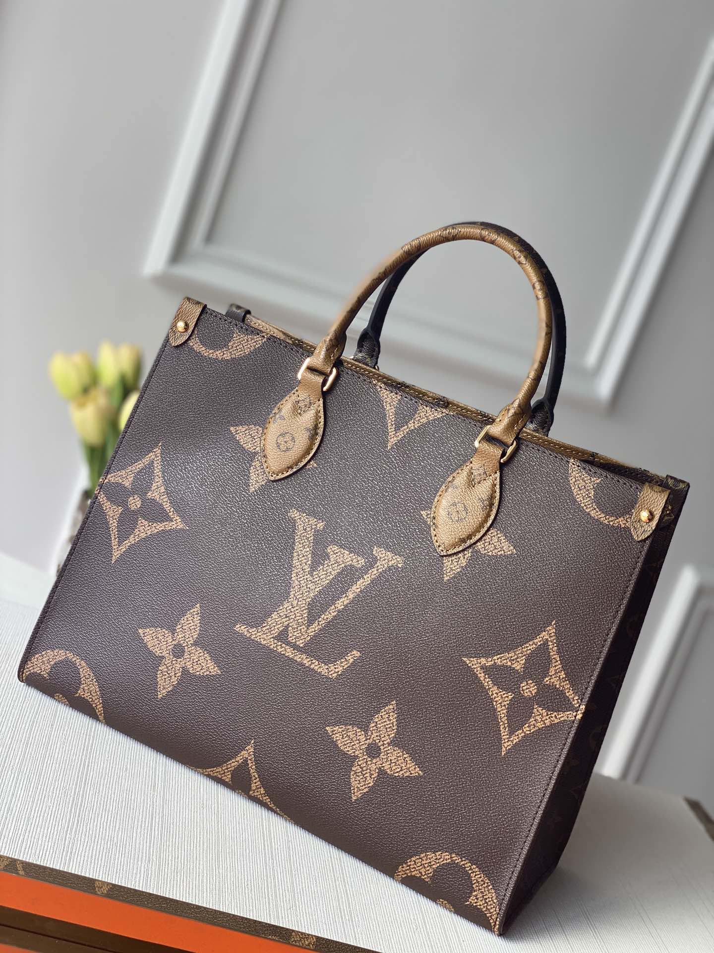 l**is V*t*n small onthego handbag-35*28*15cm(black strap)