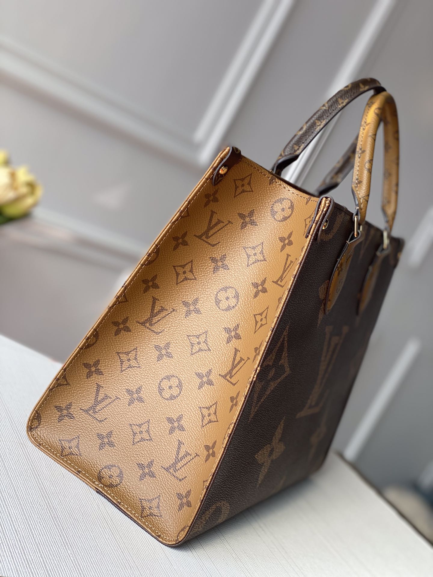 l**is V*t*n small onthego handbag-35*28*15cm(black strap)