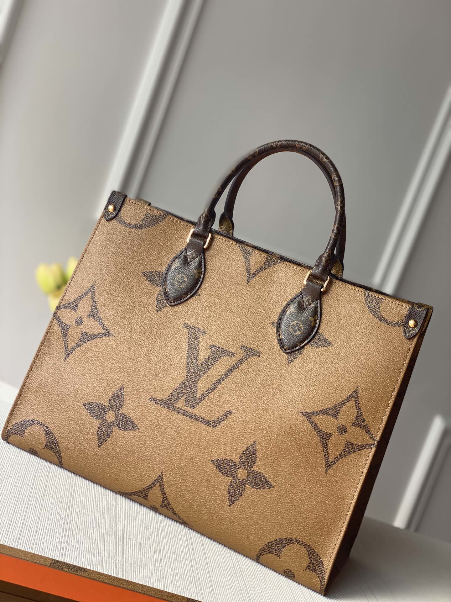 l**is V*t*n small onthego handbag-35*28*15cm(black strap)