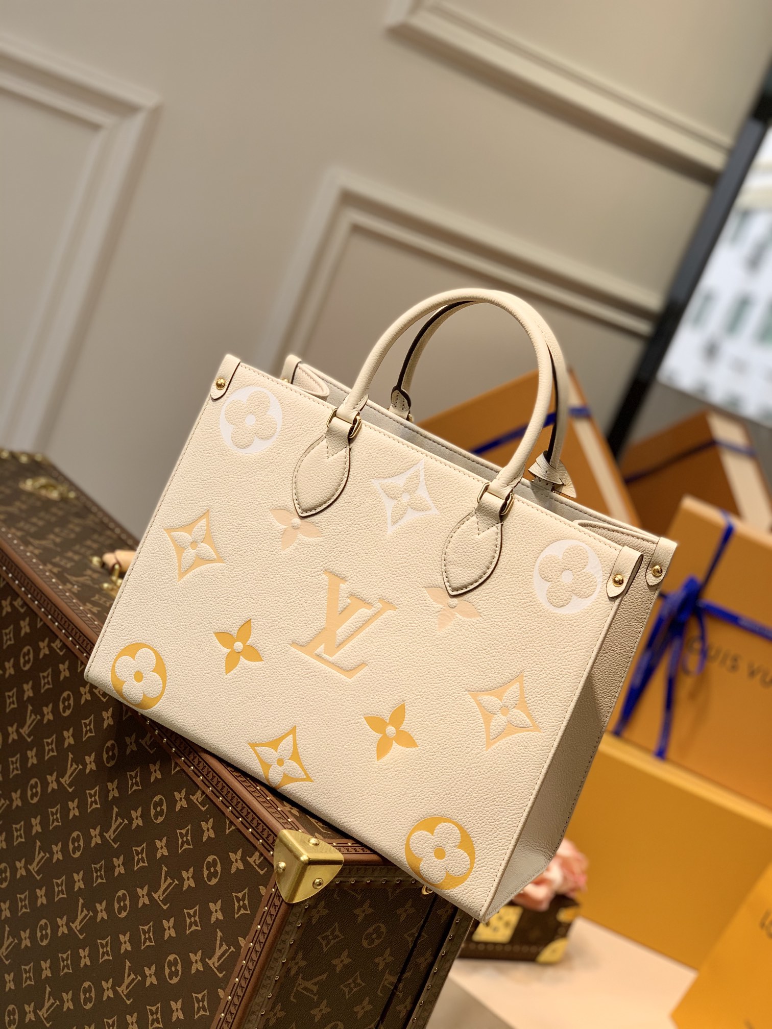 l**is V*t*n by the pooll onthego handbag-35*27*14cm