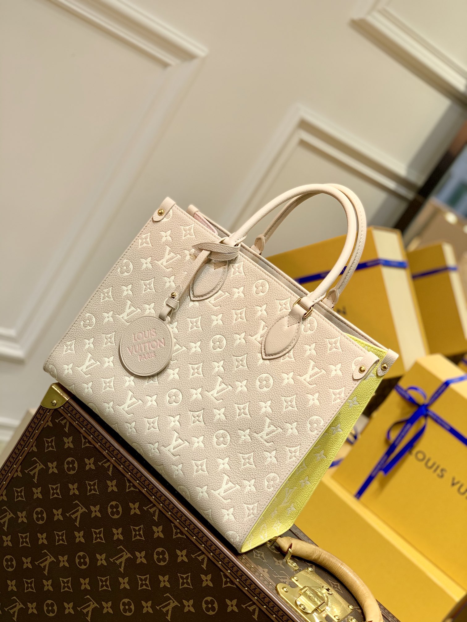 l**is V*t*n spring in the city onthego handbag-35*27*14cm