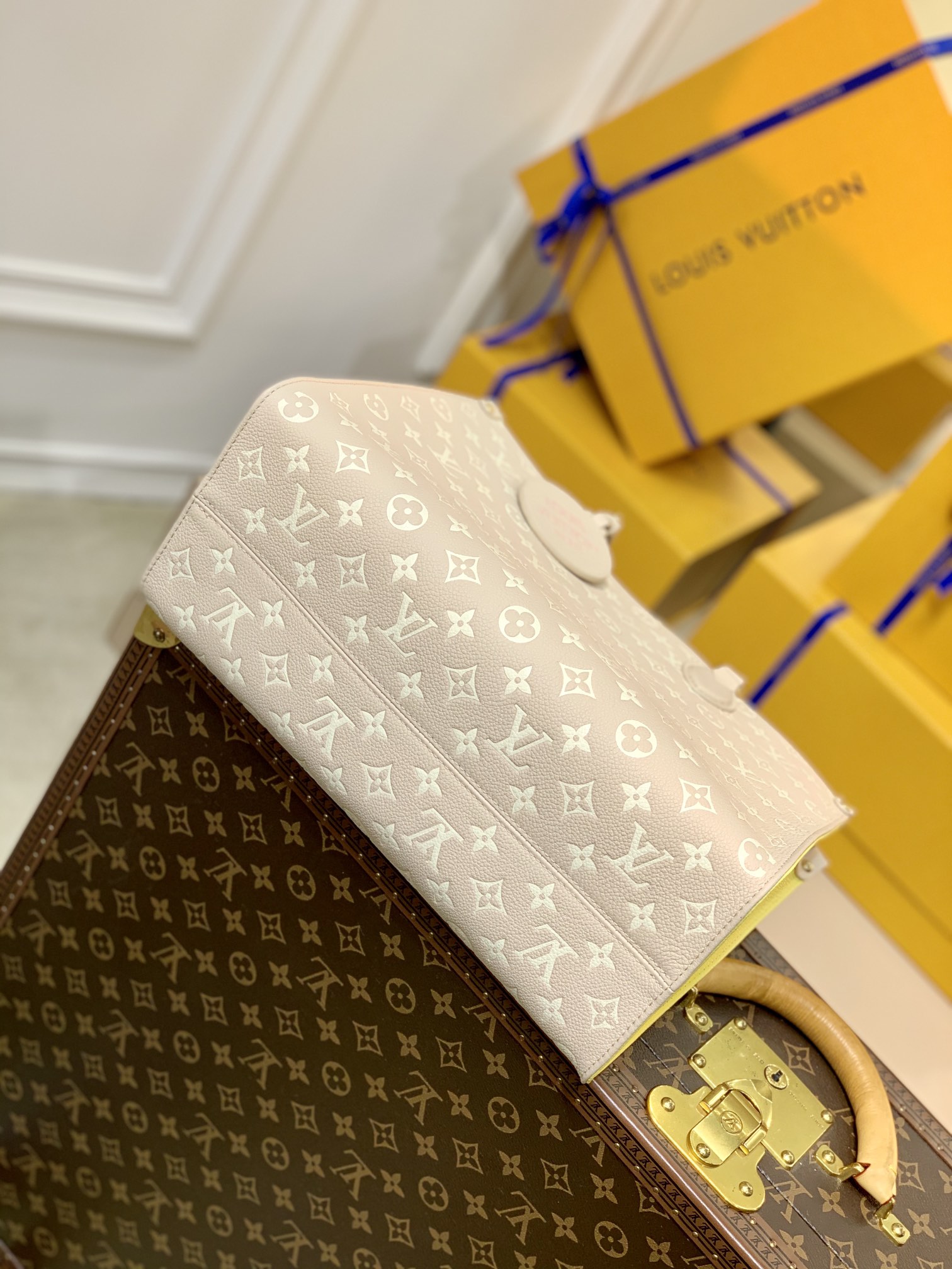 l**is V*t*n spring in the city onthego handbag-35*27*14cm