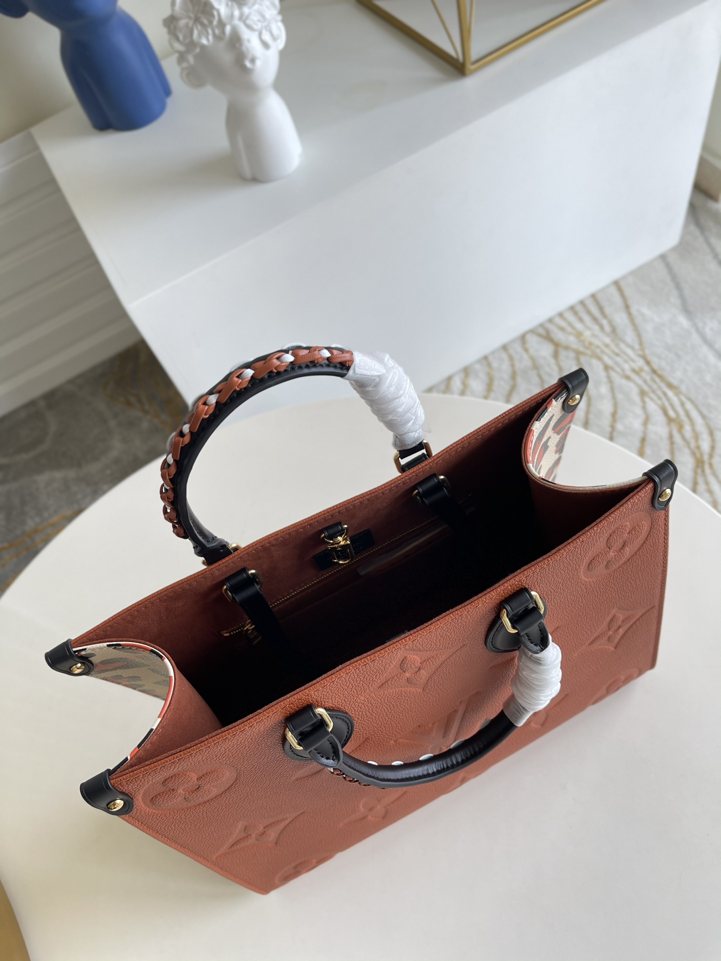 l**is V*t*n small onthego handbag-35*28*15cm