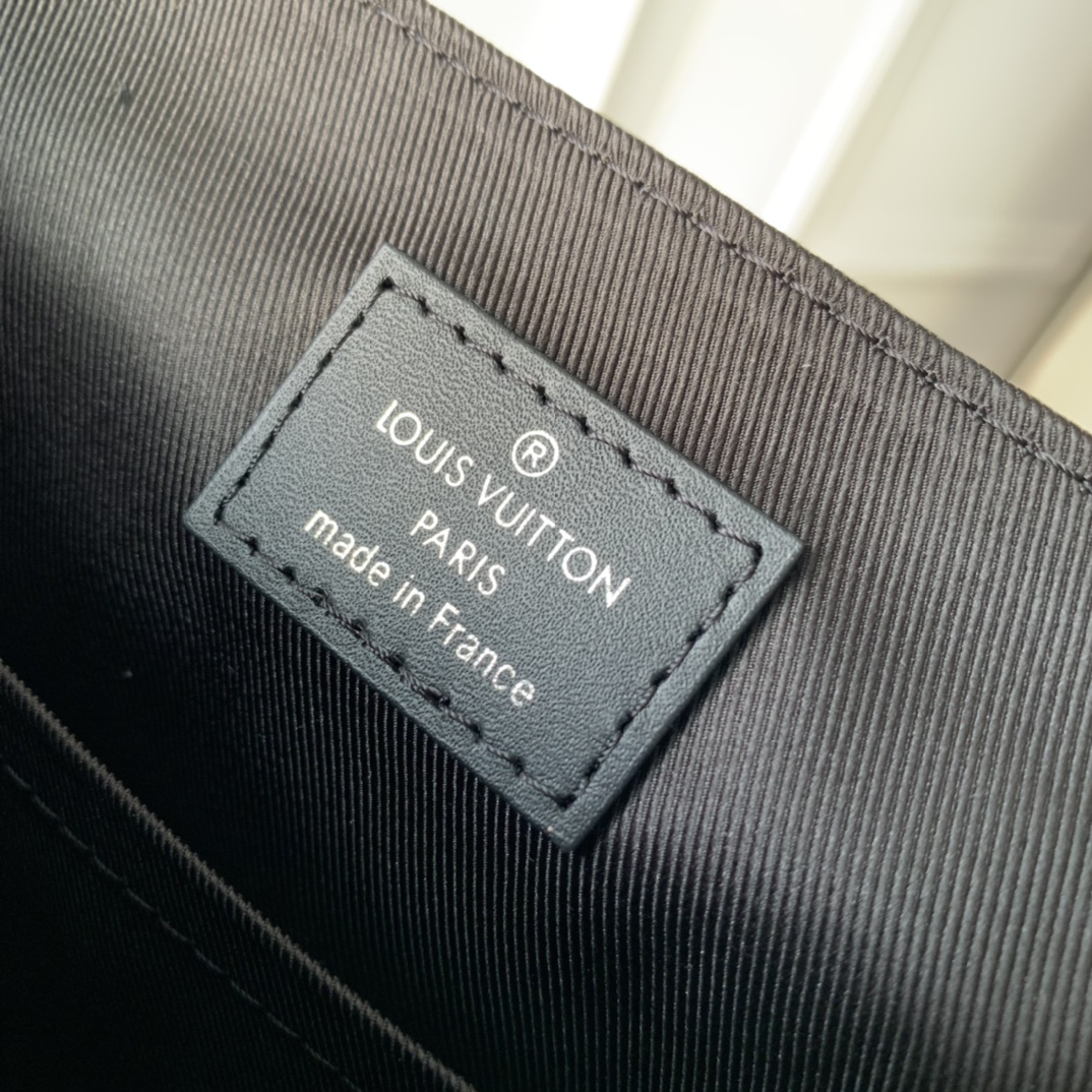 l**is V*t*n district messenger bag-m46255-26*20*7cm