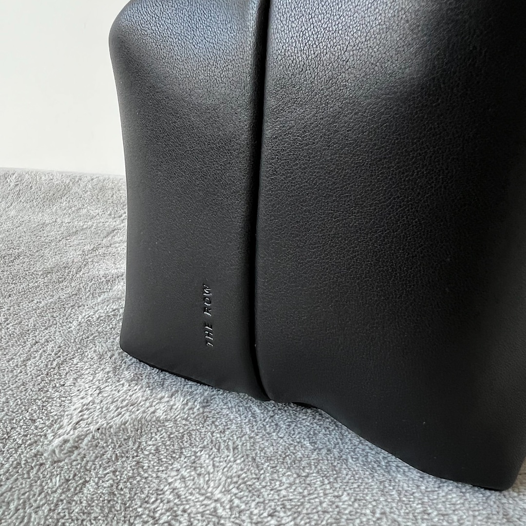 Bo*te*ga ve*ne*ta the row bag-18*13*14cm