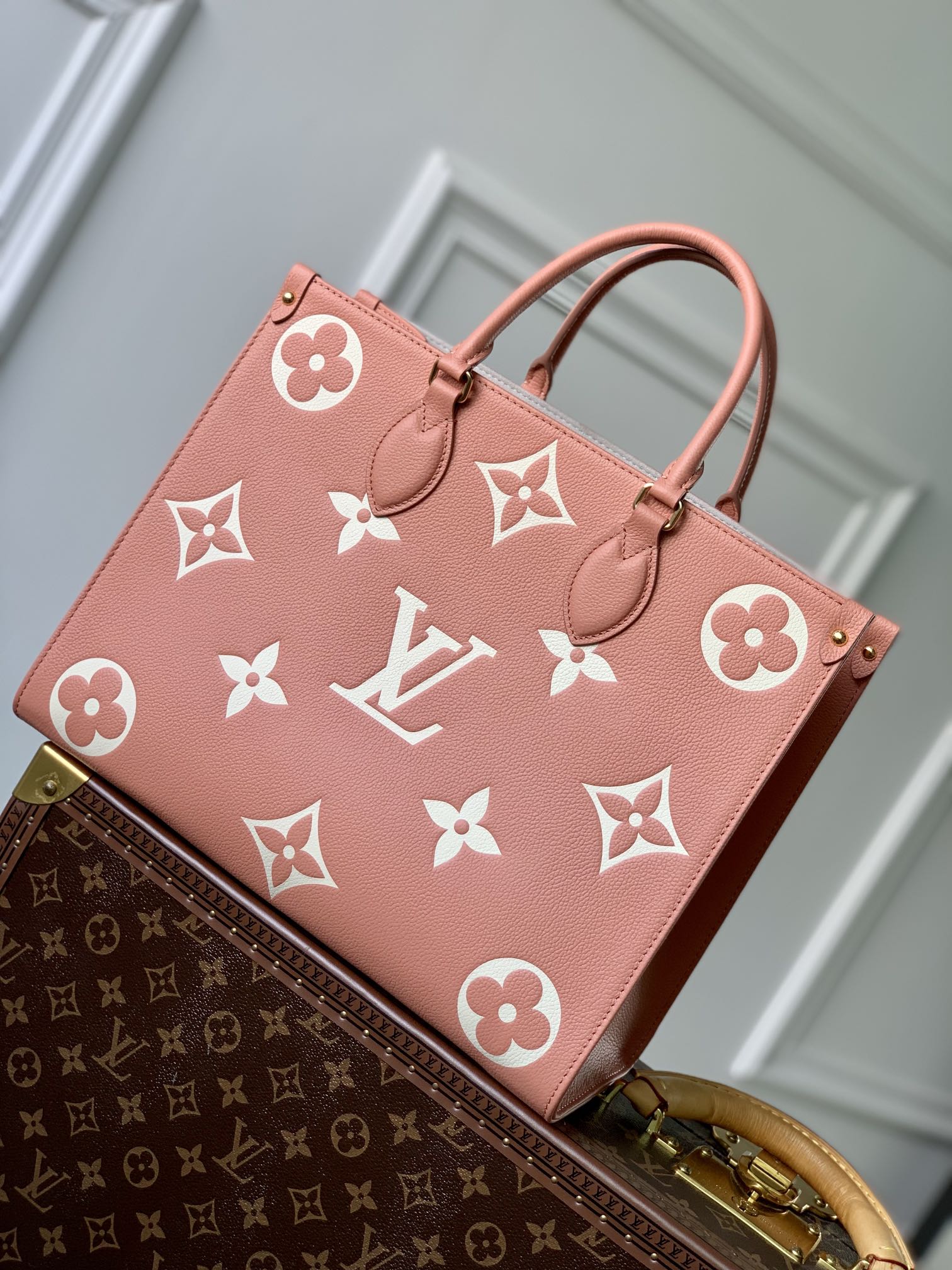 l**is V*t*n onthego handbag-35*27*14cm
