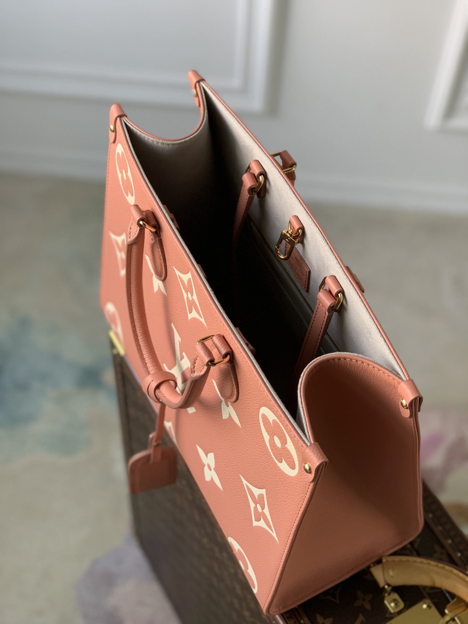 l**is V*t*n onthego handbag-35*27*14cm