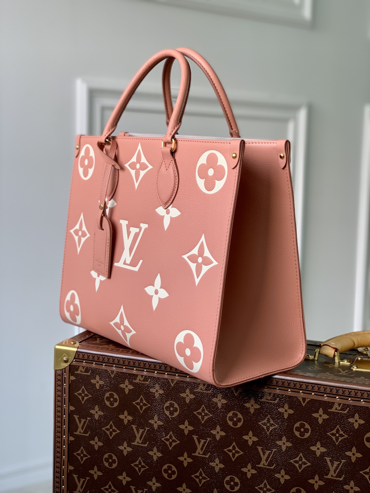 l**is V*t*n onthego handbag-35*27*14cm