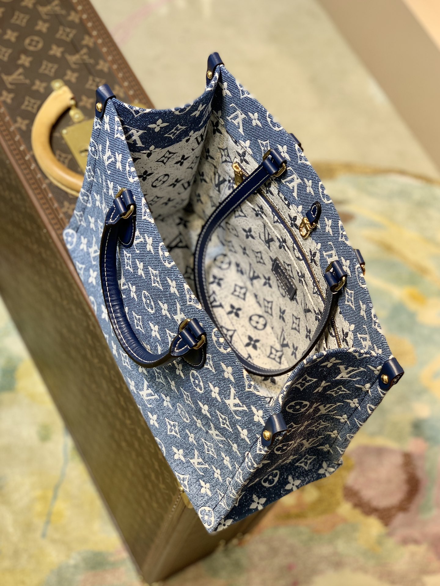 l**is V*t*n onthego handbag-35*27*14cm