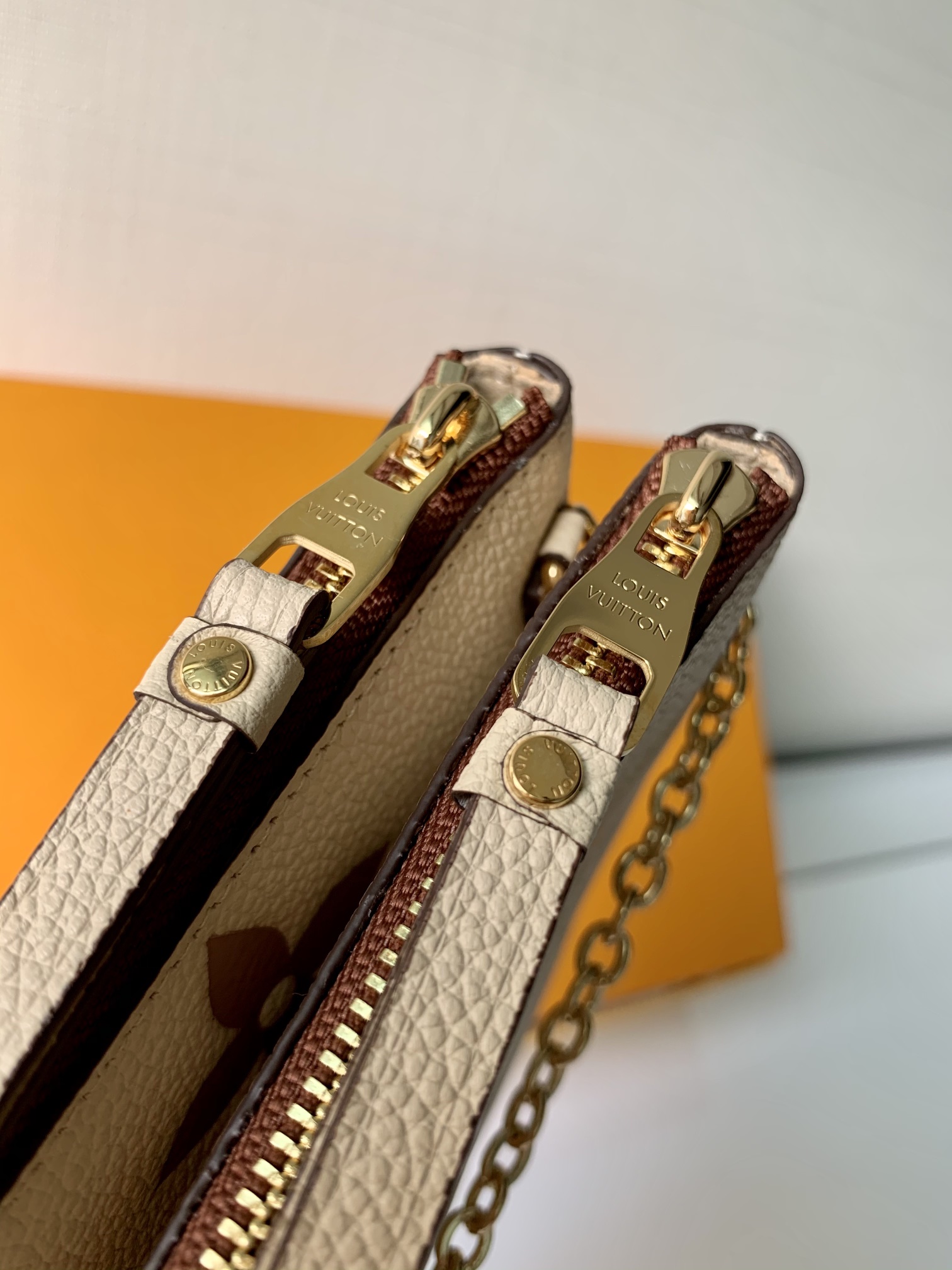 l**is V*t*n m80084 pochette double zip bag -20*12.5*3cm