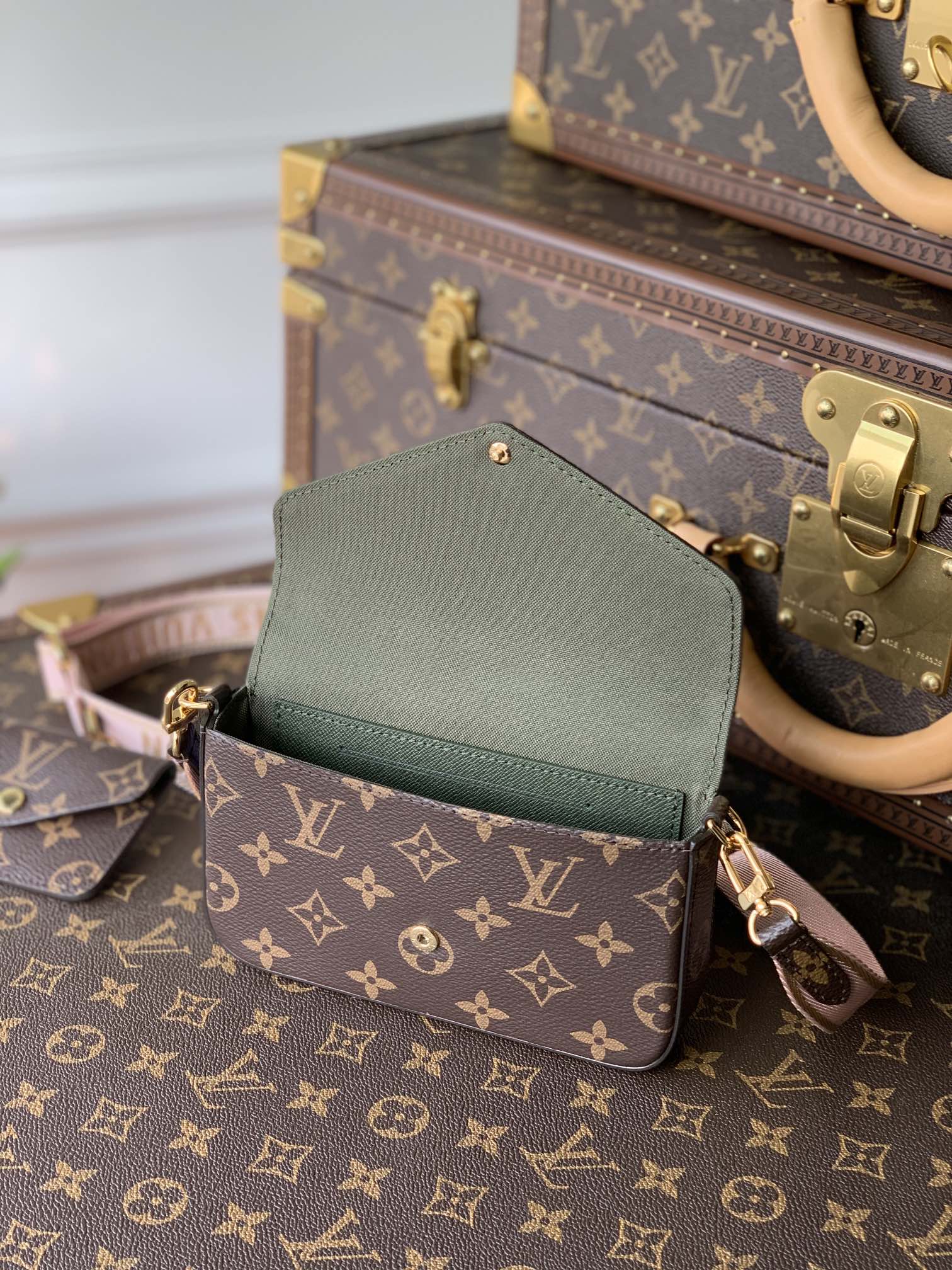 l**is V*t*n multi pochette félicie bag -17x9.6x3.5cm