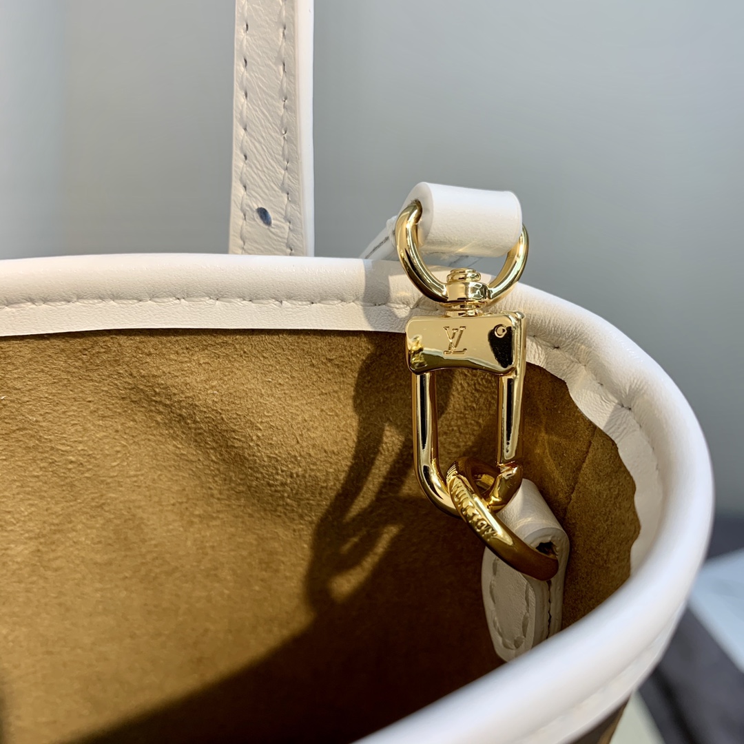 l**is V*t*n m81489 nano bucket-13*17*9cm