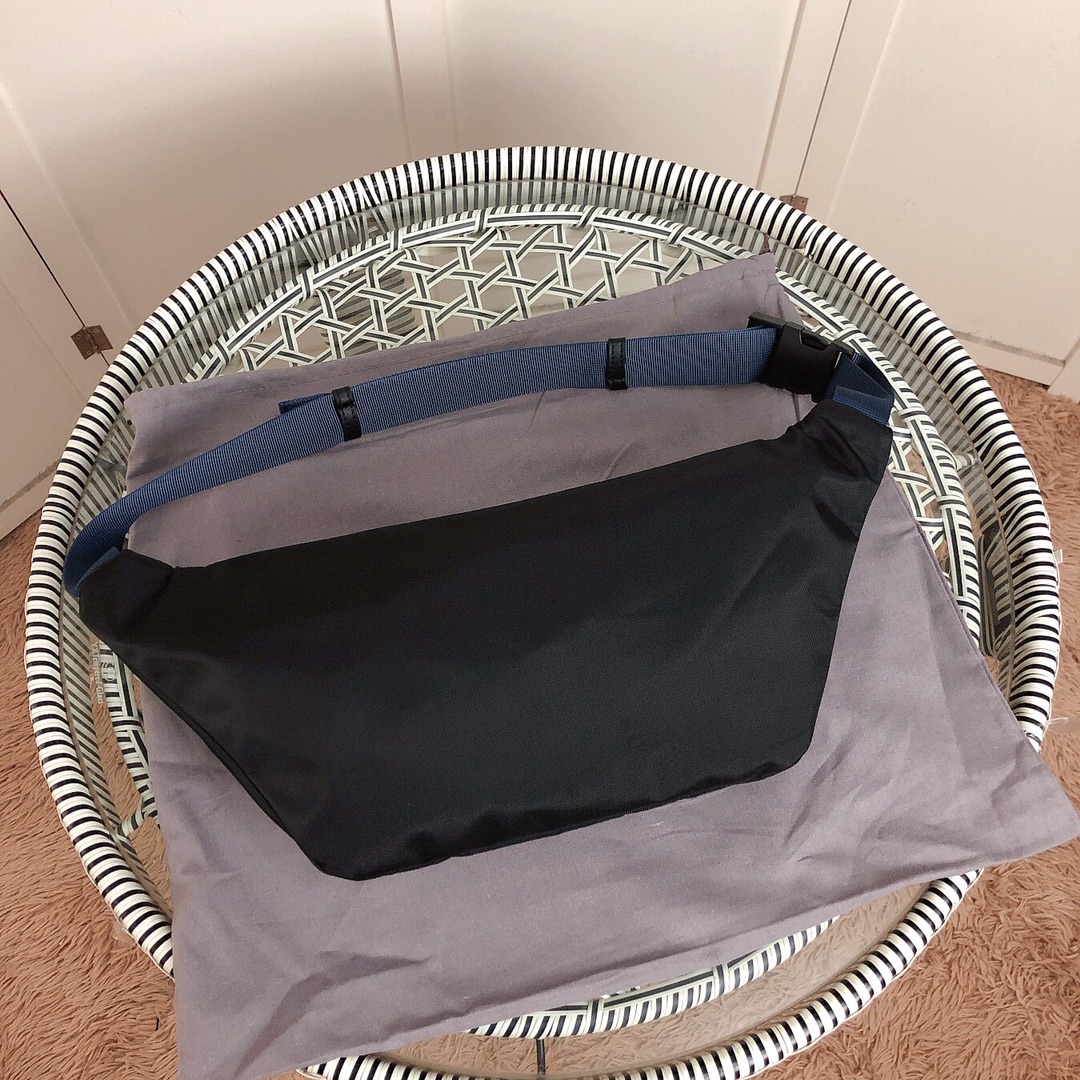 Ba*len*cia*ga crossbody bag-44*18*10cm