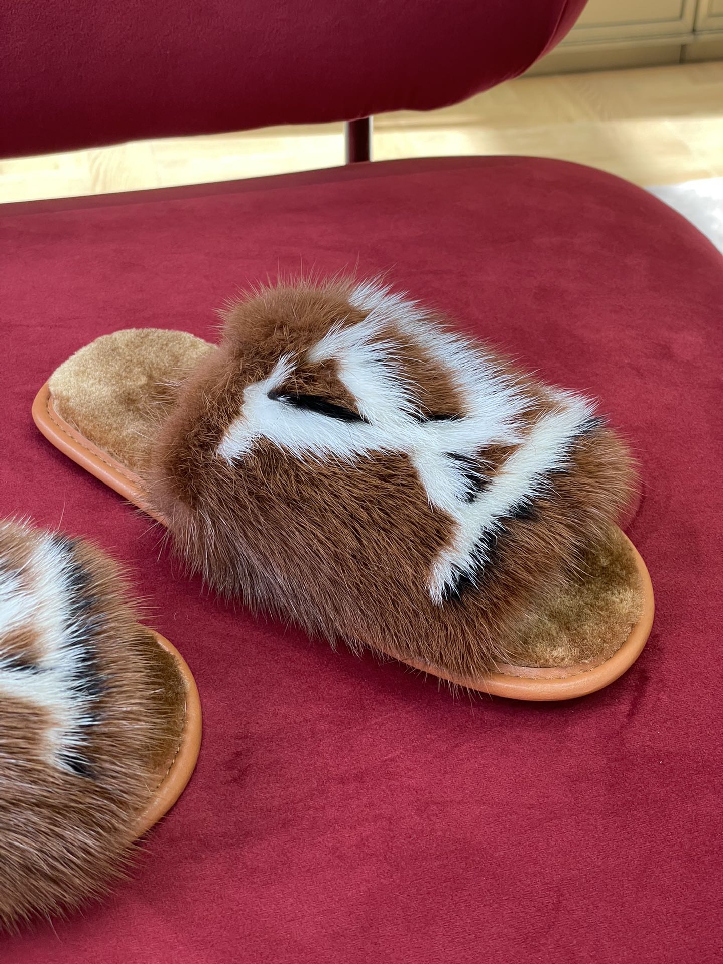 l**is V*t*n sandals