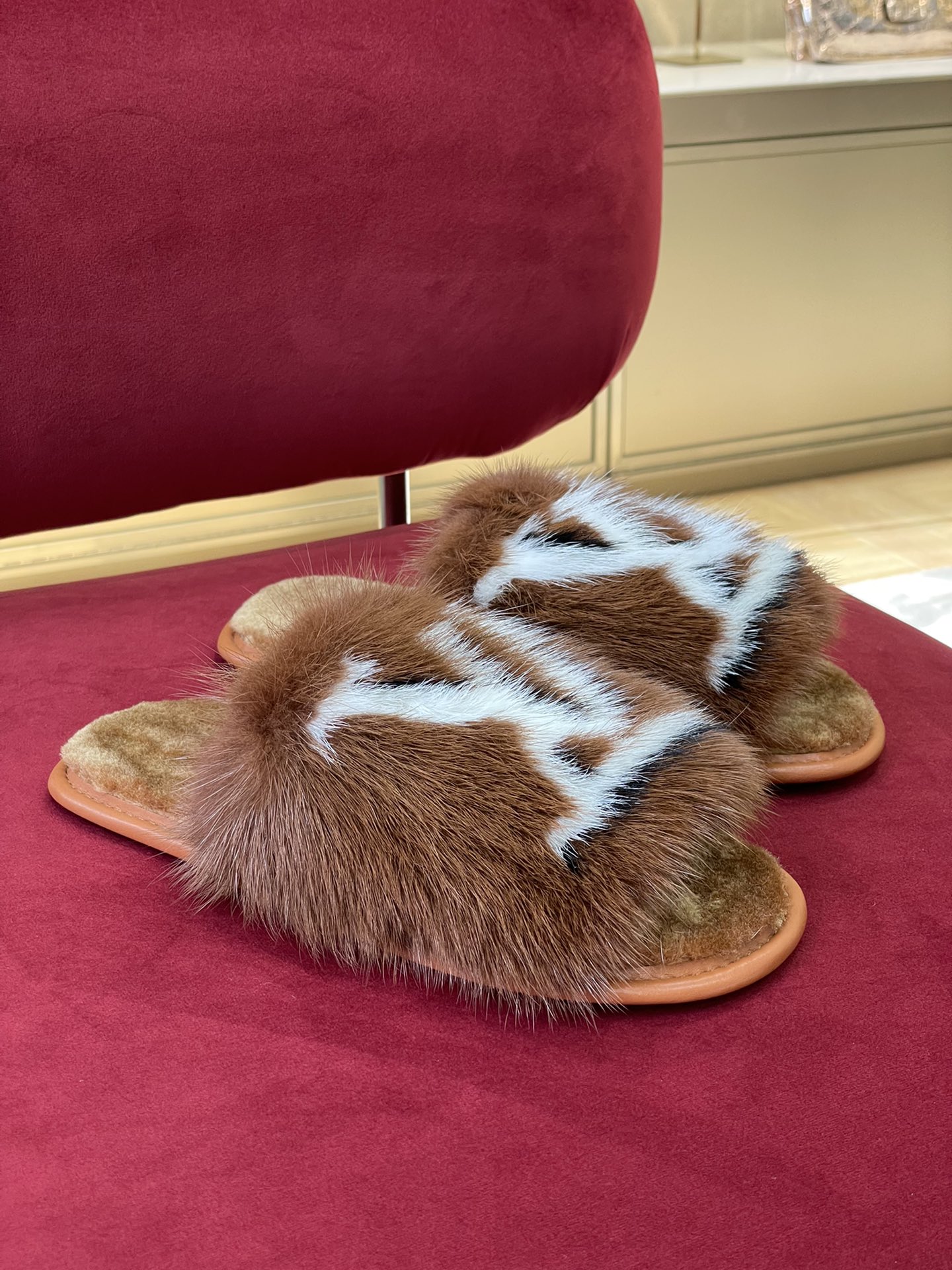 l**is V*t*n sandals