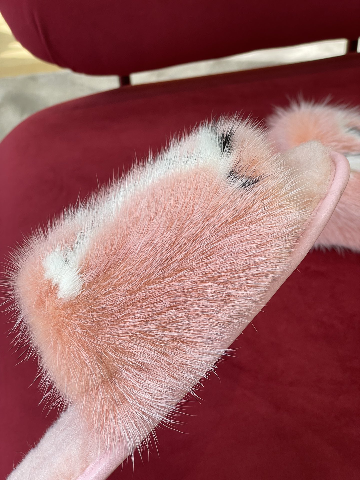 l**is V*t*n sandals