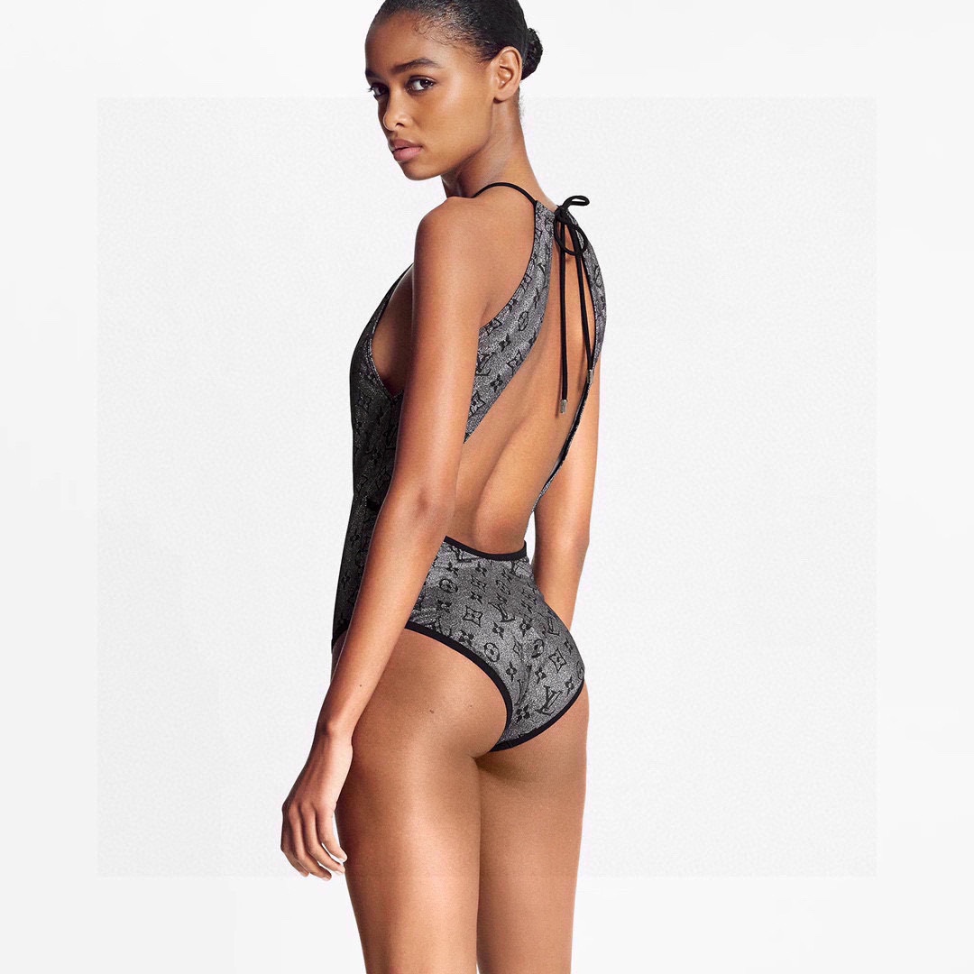 l**is V*t*n swimsuit