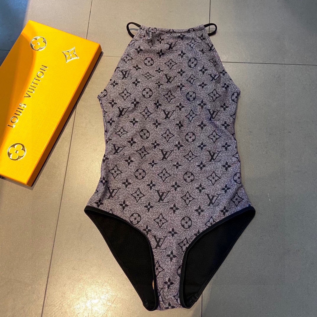 l**is V*t*n swimsuit