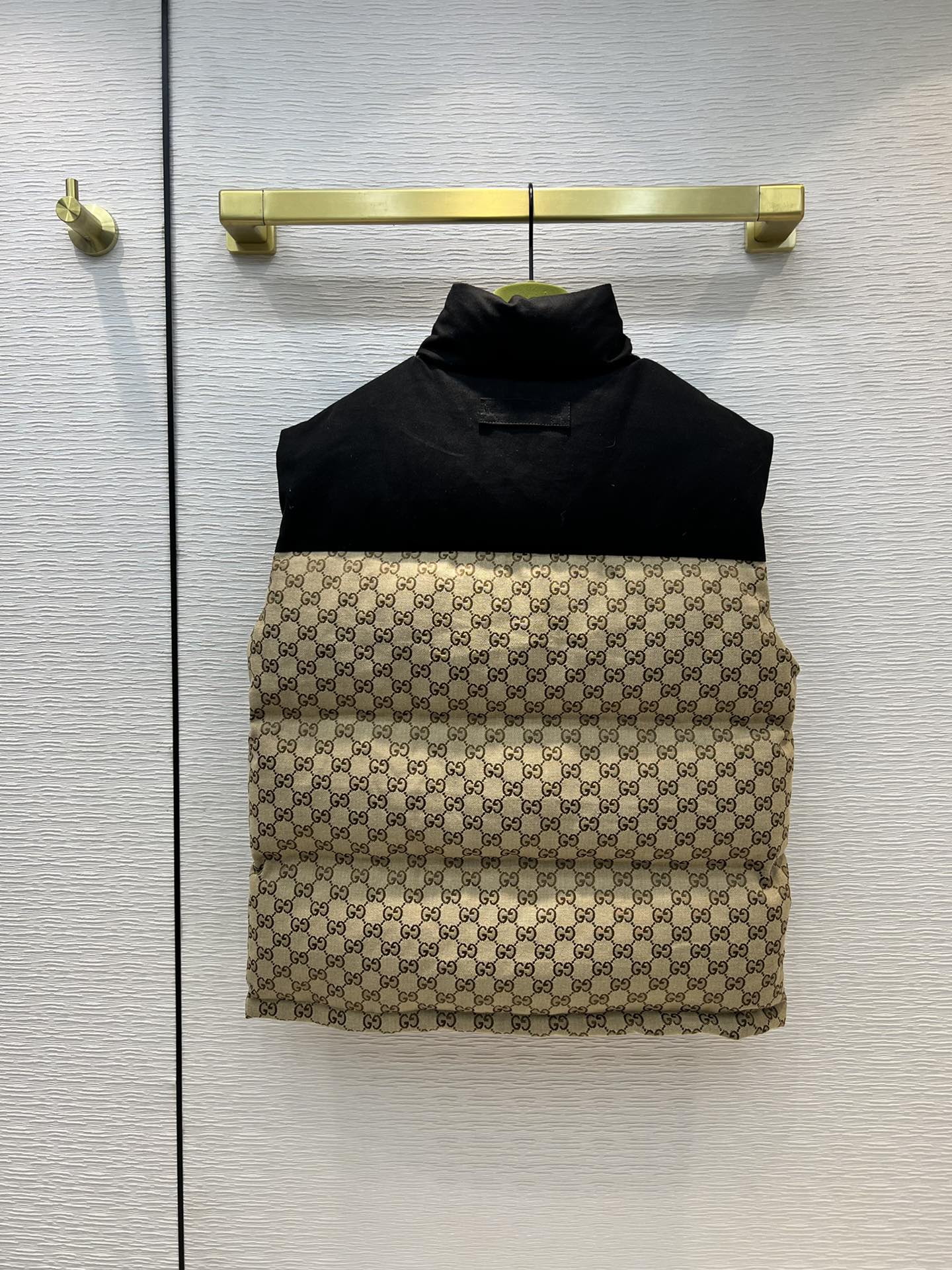 g*u*i& the n0*h F**e vest