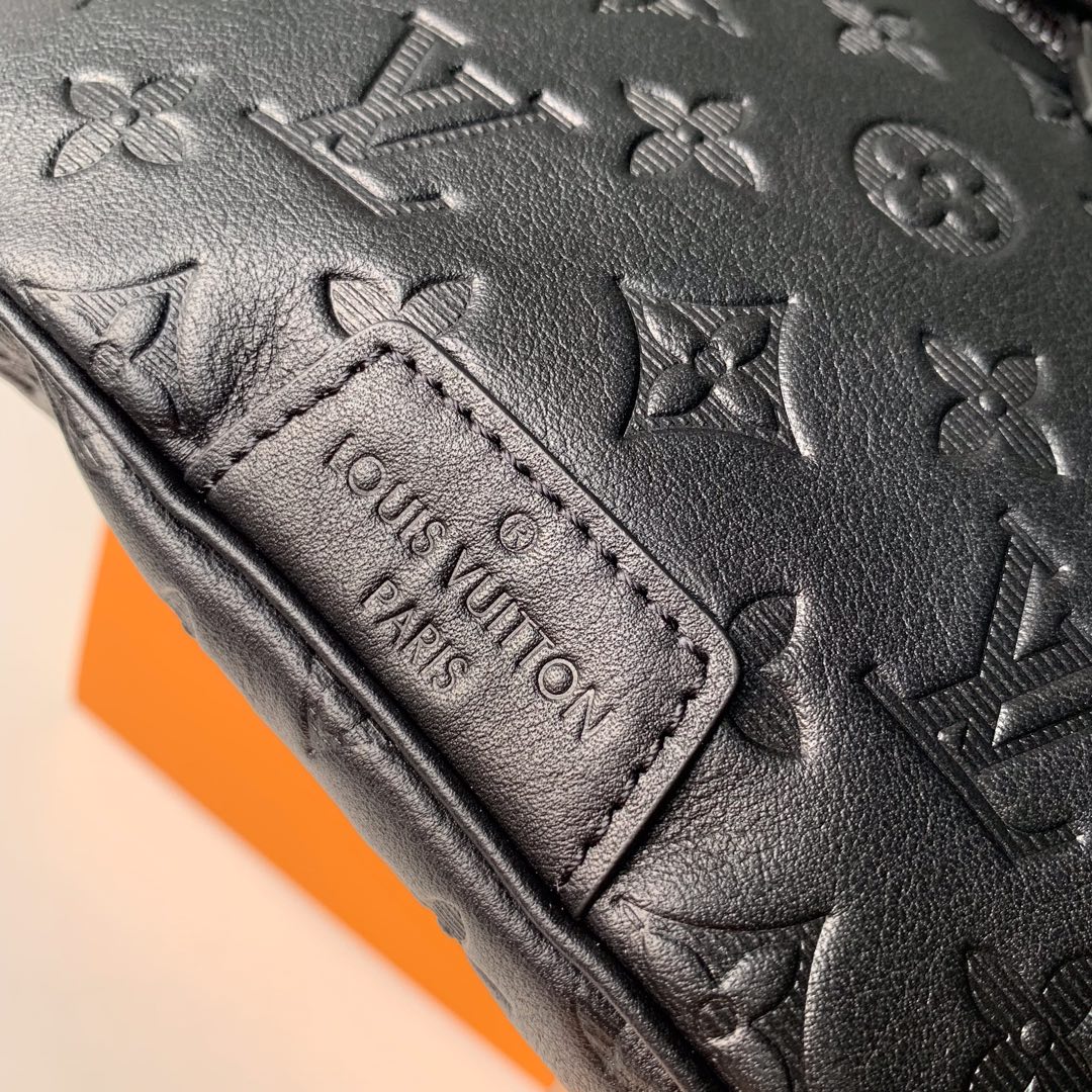 l**is V*t*n discovery bumbag-47*20*9cm