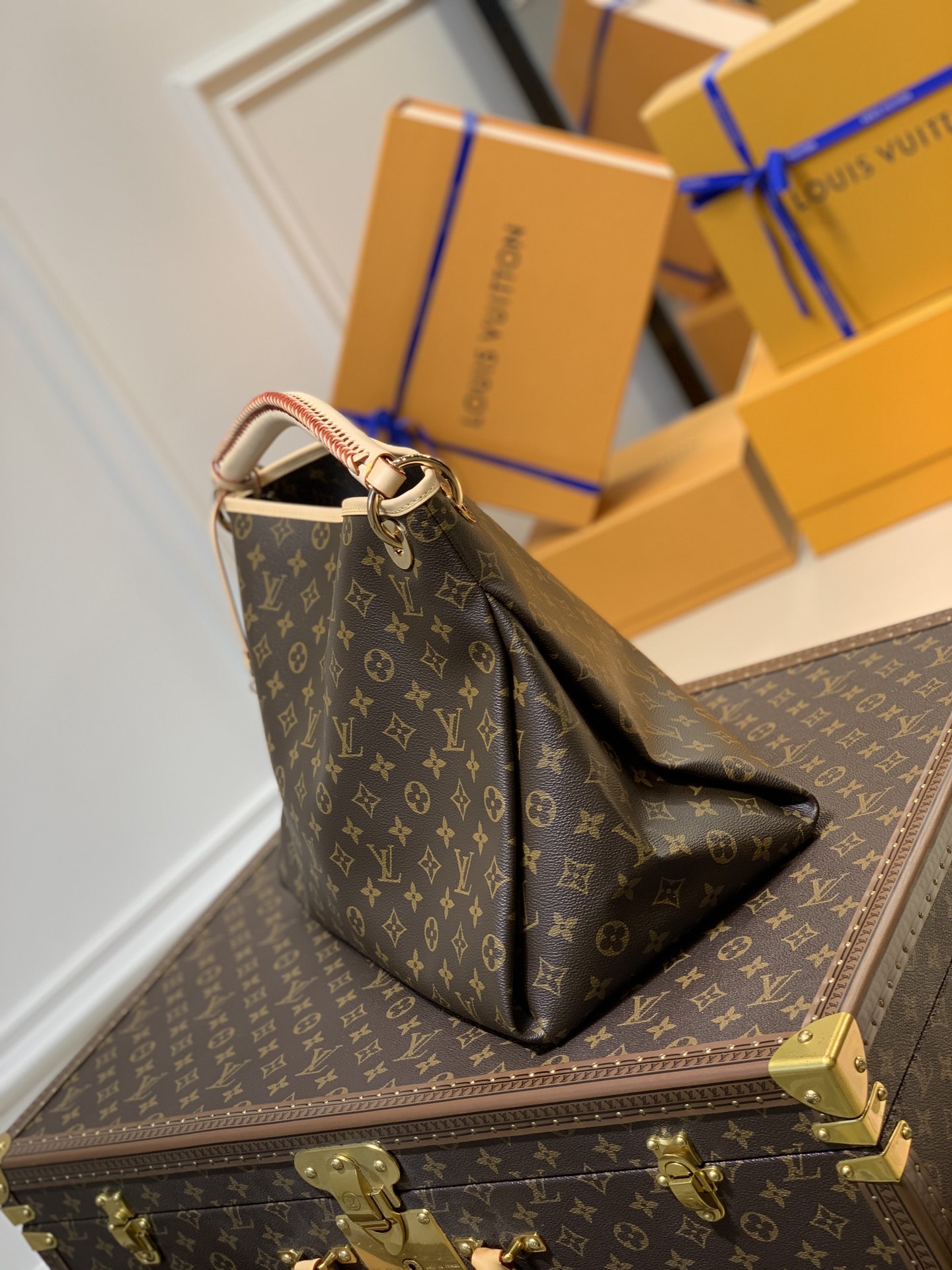 l**is V*t*n artsy bag-41*18*30.5cm