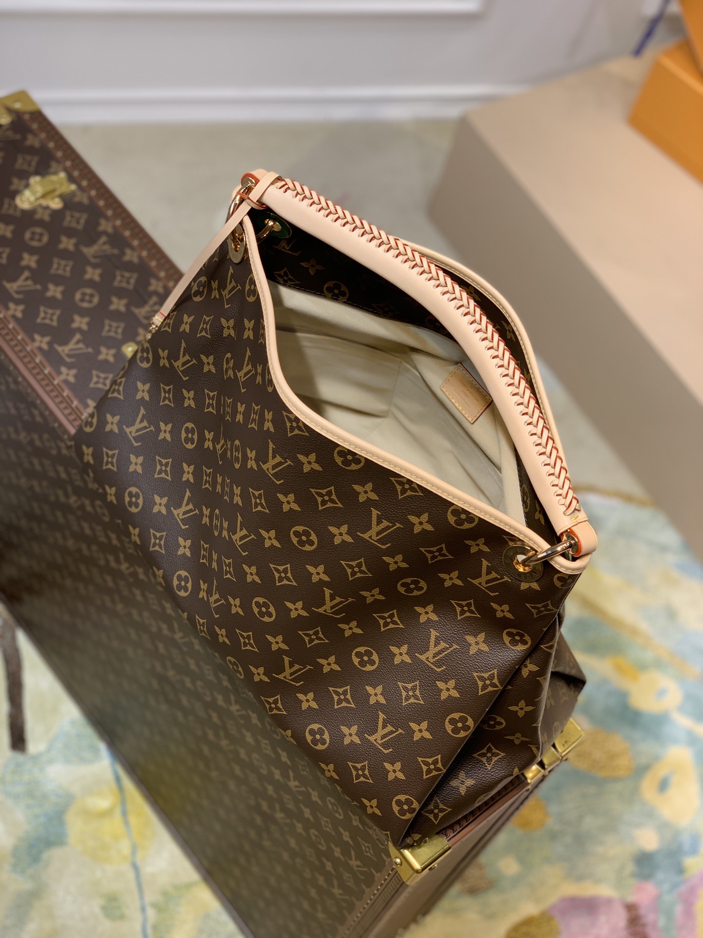 l**is V*t*n artsy bag-41*18*30.5cm