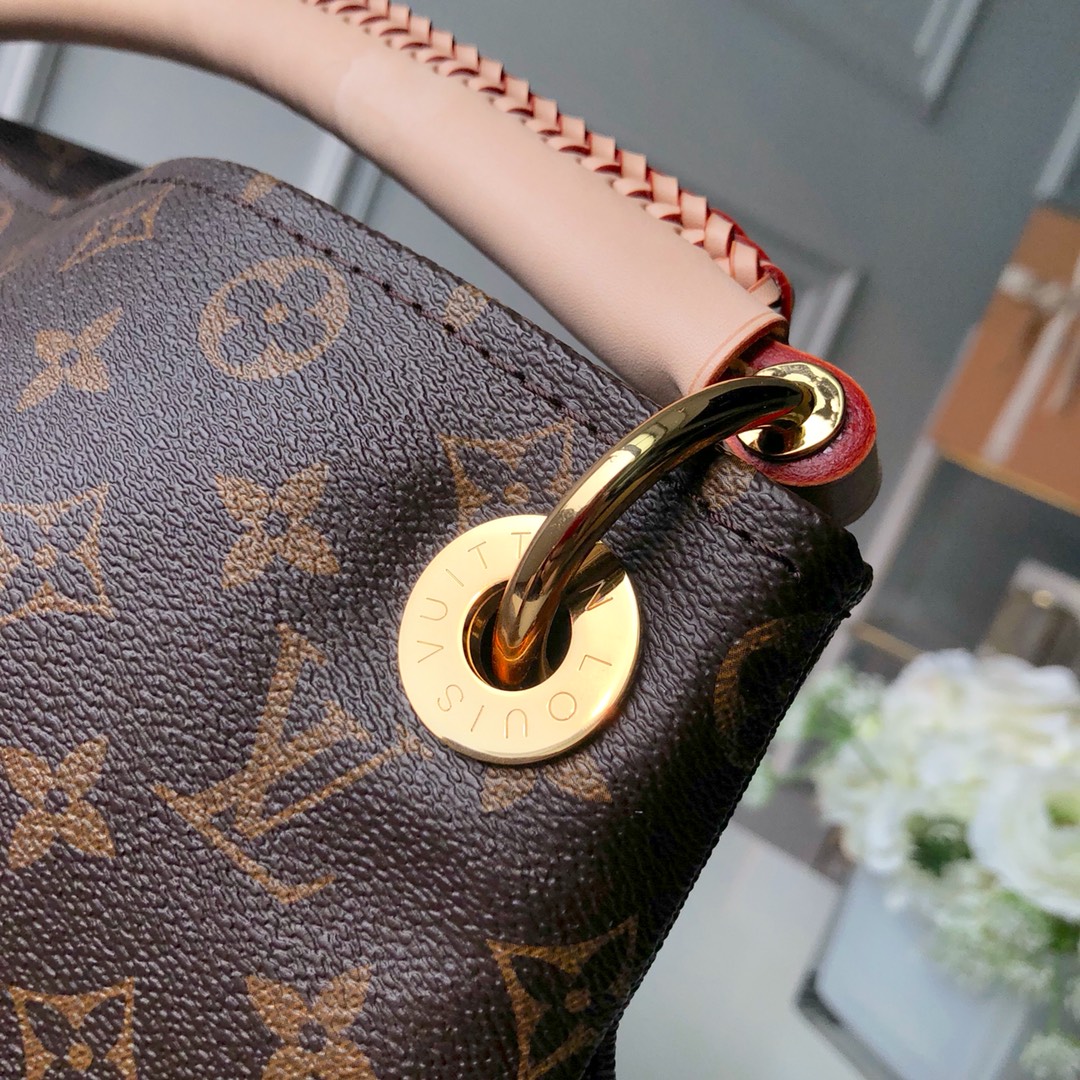 l**is V*t*n artsy bag-46*32*24cm