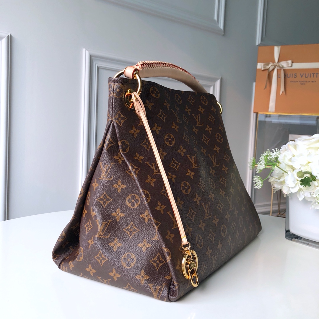 l**is V*t*n artsy bag-46*32*24cm