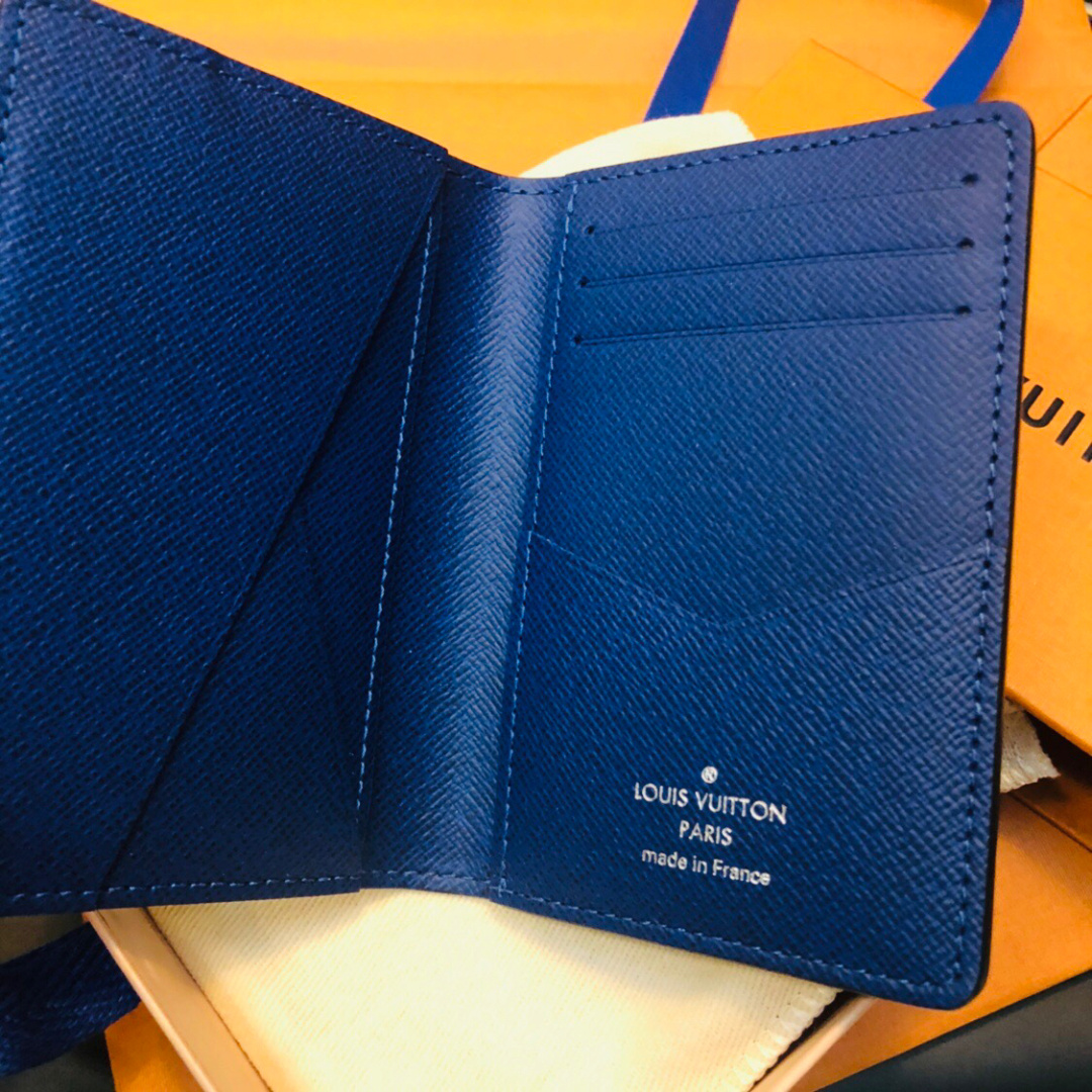 l**is V*t*n wallet-11*8.5*2cm