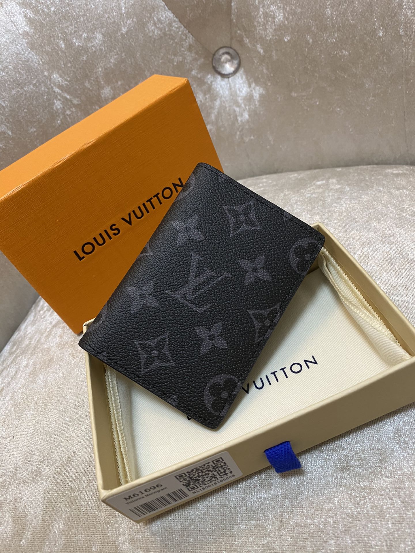 l**is V*t*n pocket organizer wallet-11x7cm