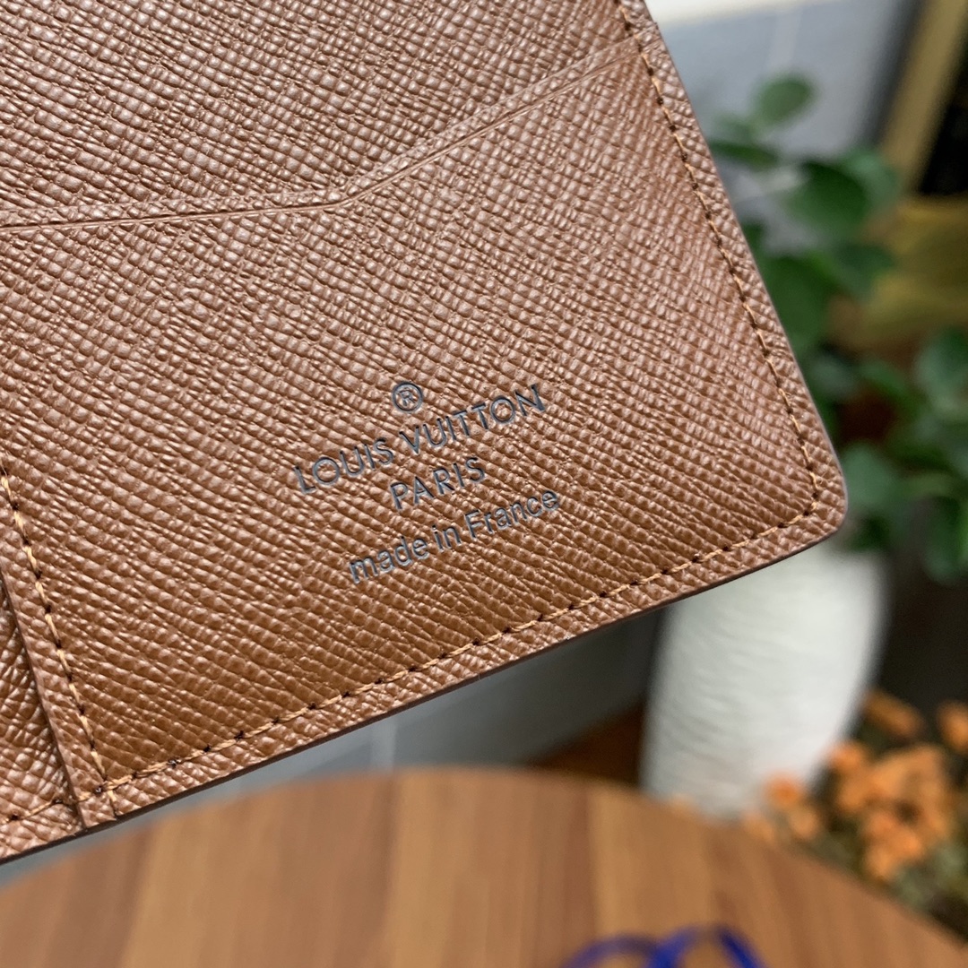 l**is V*t*n wallet-m60502-8x11cm