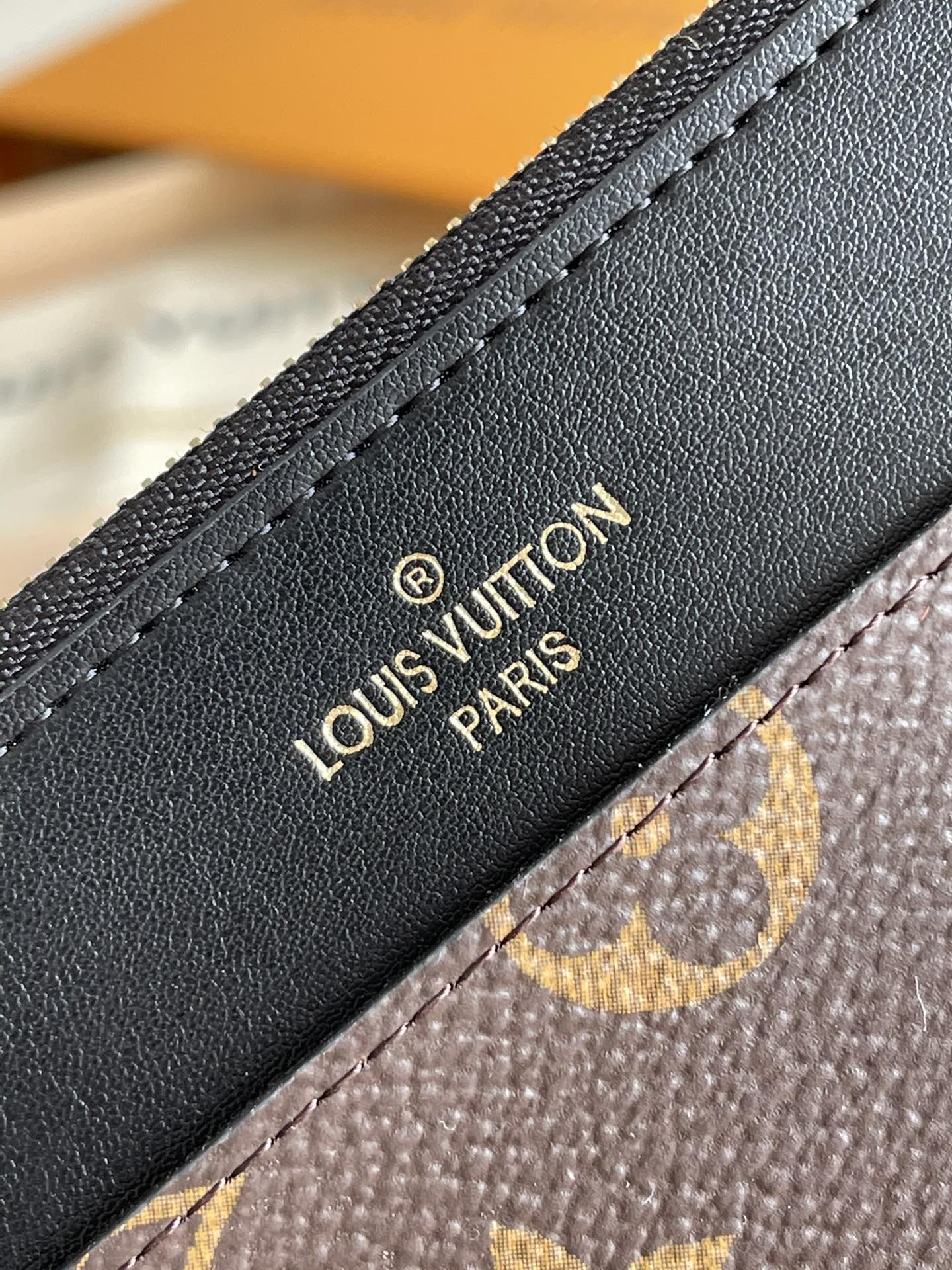 l**is V*t*n slim purse wallet-20*11*0.5cm