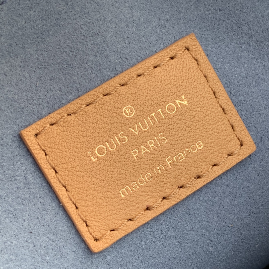 l**is V*t*n coussin bb bag-20*16*12 cm