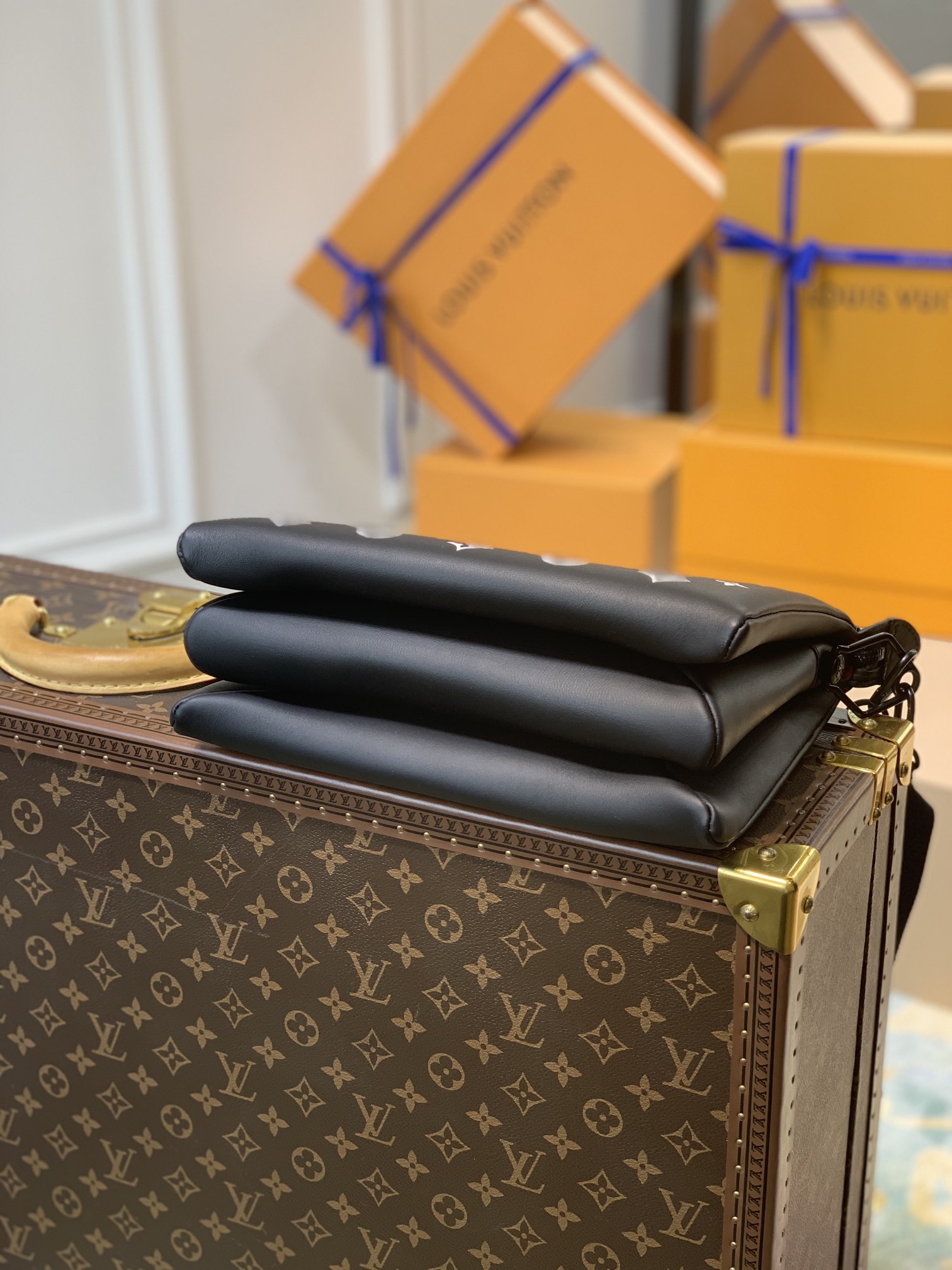 l**is V*t*n coussin handbags-26*20*12cm