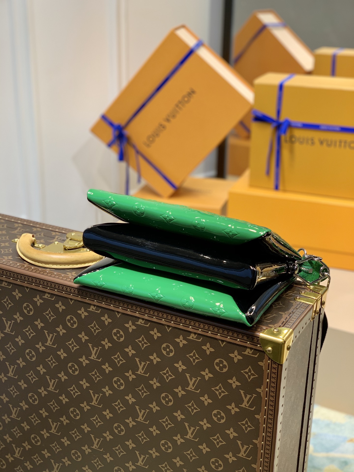 l**is V*t*n coussin handbags-26*20*12cm