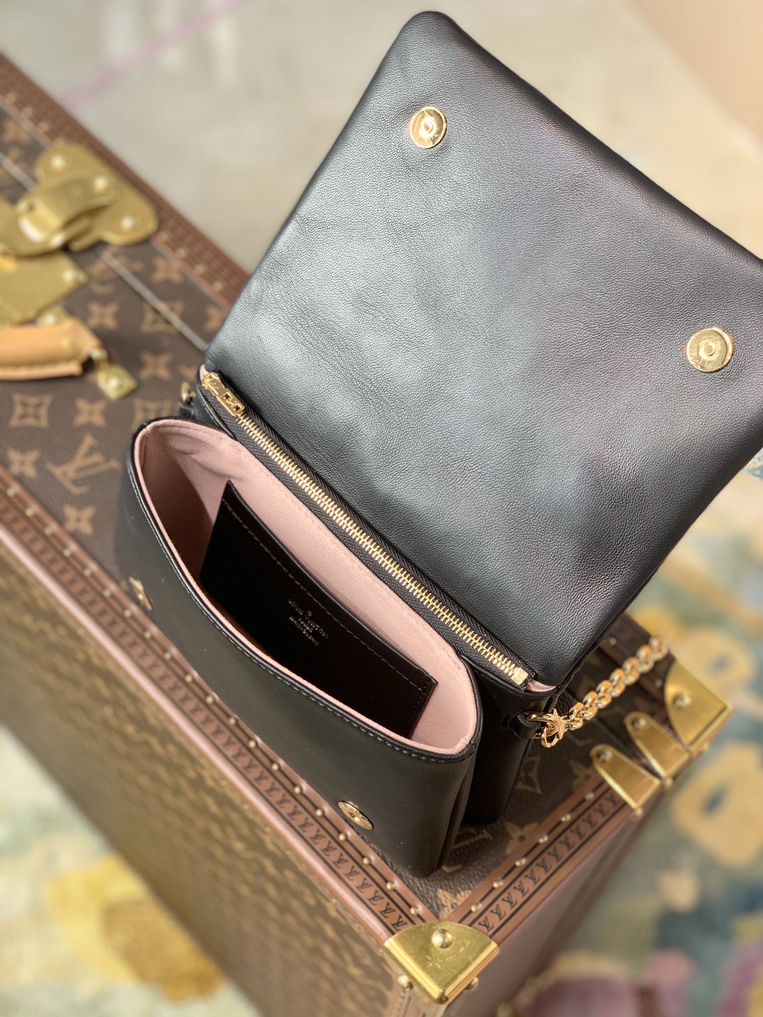 l**is V*t*n pochette coussin chain bag-20*14*8cm