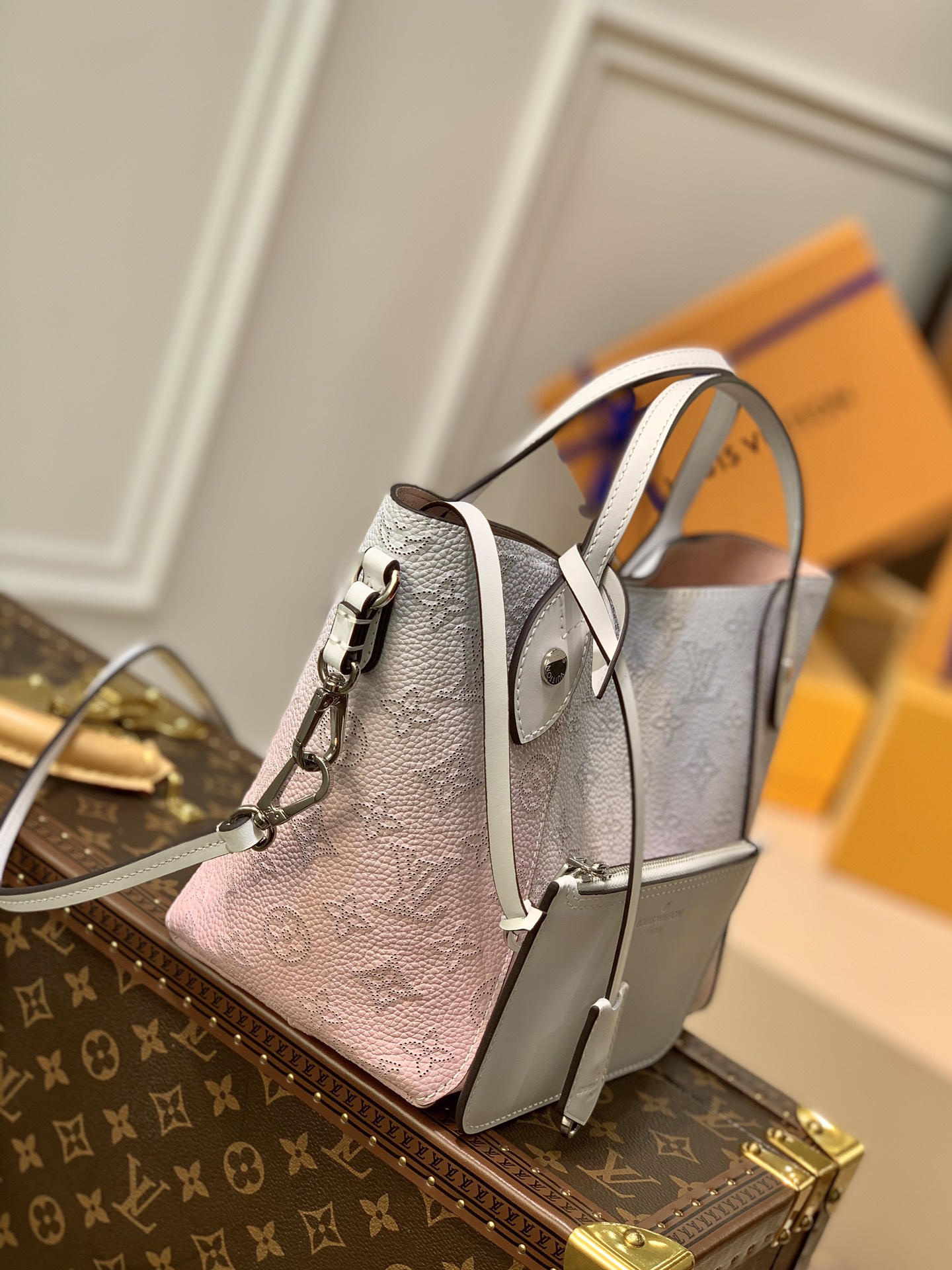 l**is V*t*n hina handbags-34*19*13cm