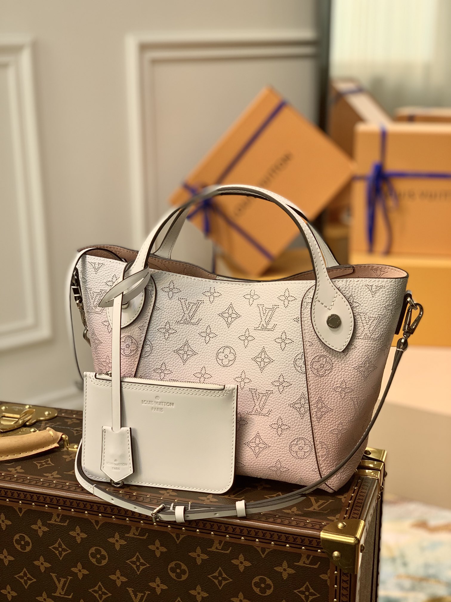 l**is V*t*n hina handbags-34*19*13cm