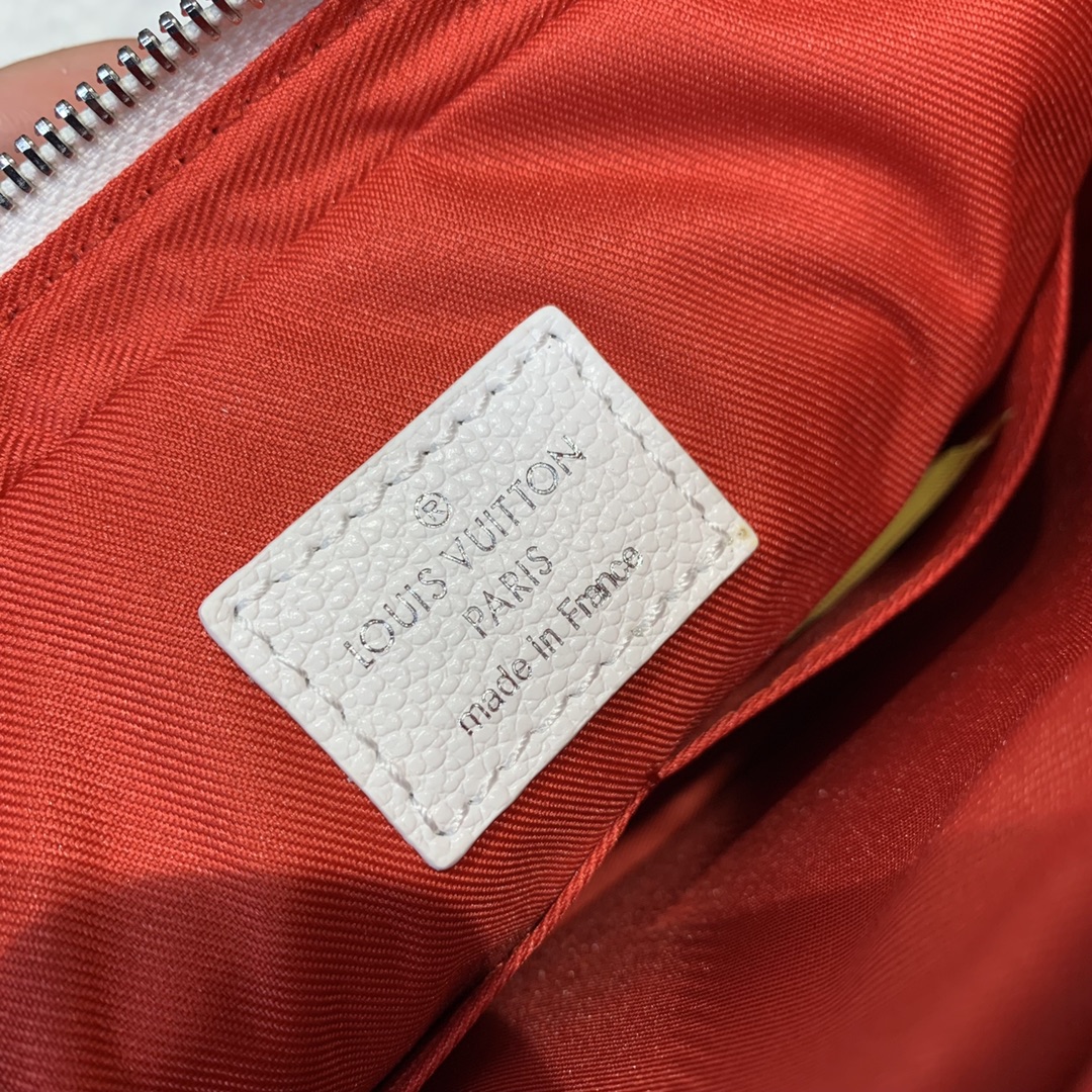 l**is V*t*ntrio handbag-25*18.5*7cm