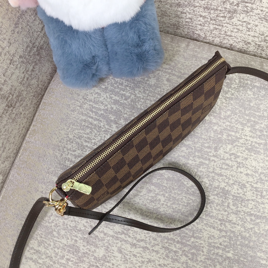 l**is V*t*n pochette accessoires-24x14x4cm