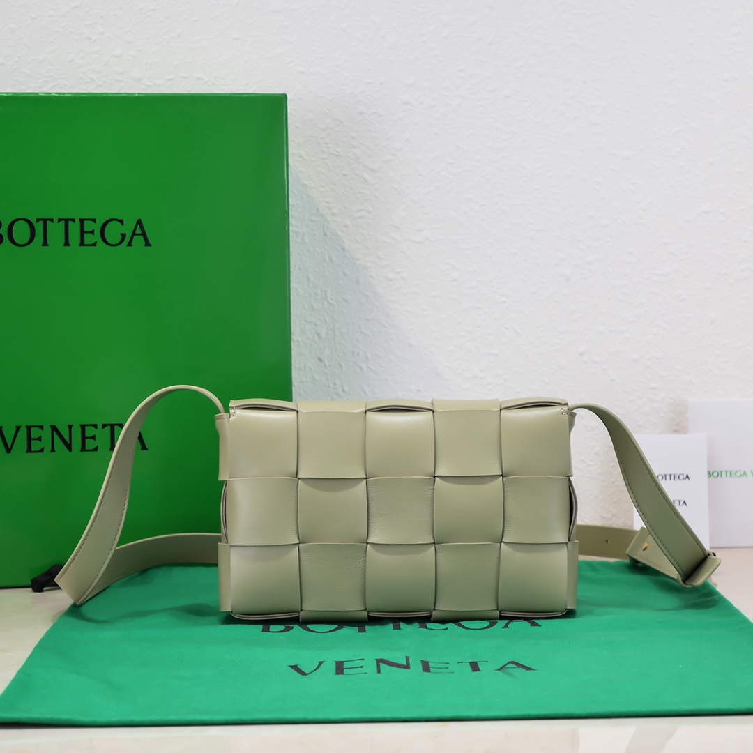 Bo*te*ga ve*ne*ta cassette bag-23x15x6cm