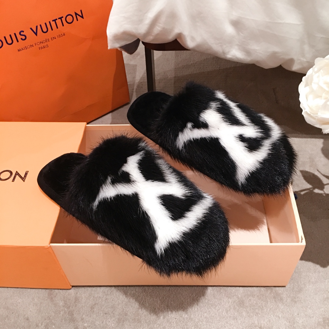 l**is V*t*n slippers