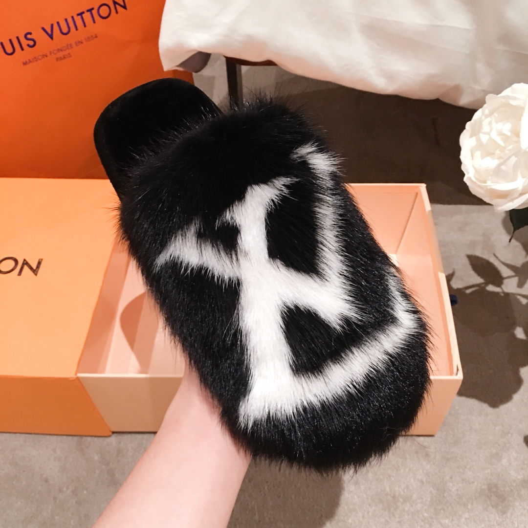 l**is V*t*n slippers