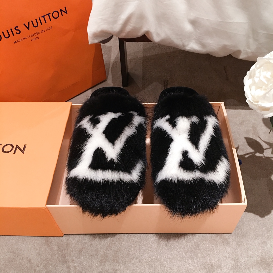 l**is V*t*n slippers