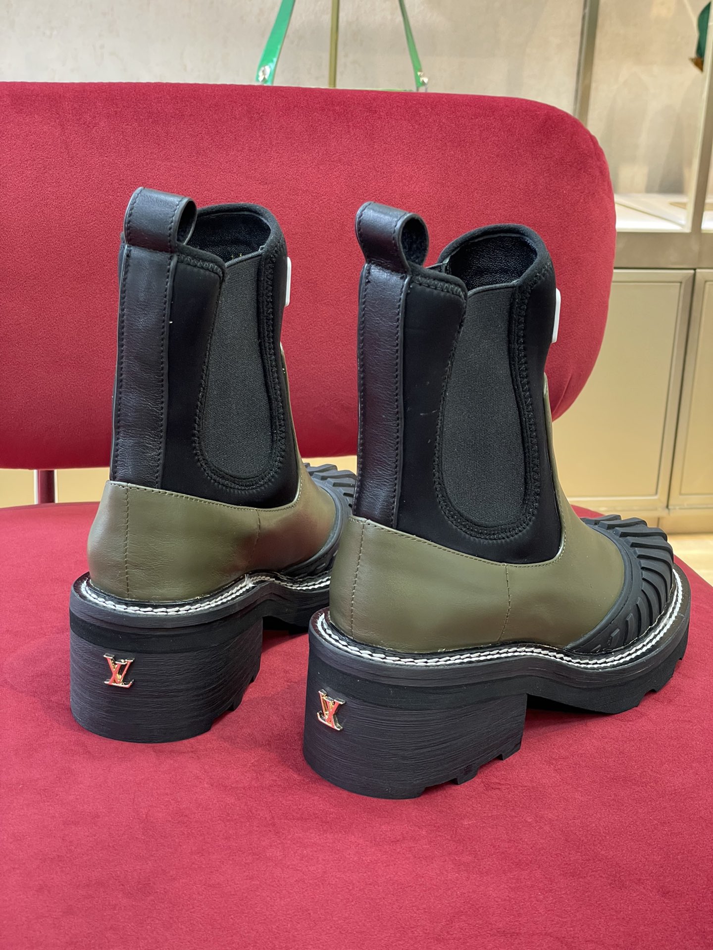 l**is V*t*n beaubourg boots