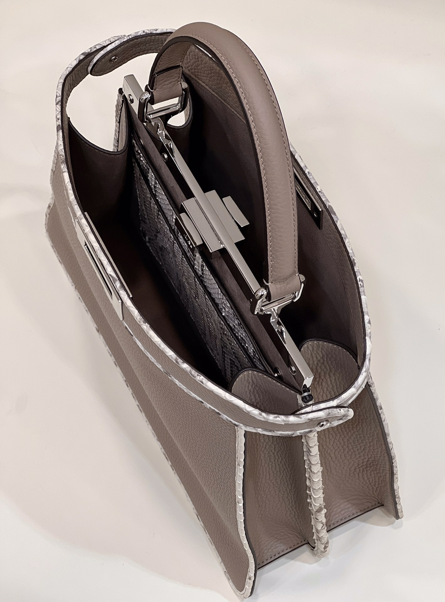 F**di peekabootote-33×12×25cm
