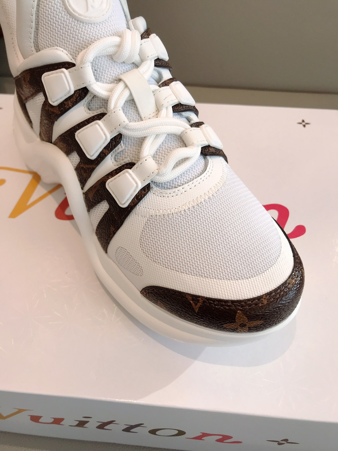 l**is V*t*n archlight sneaker