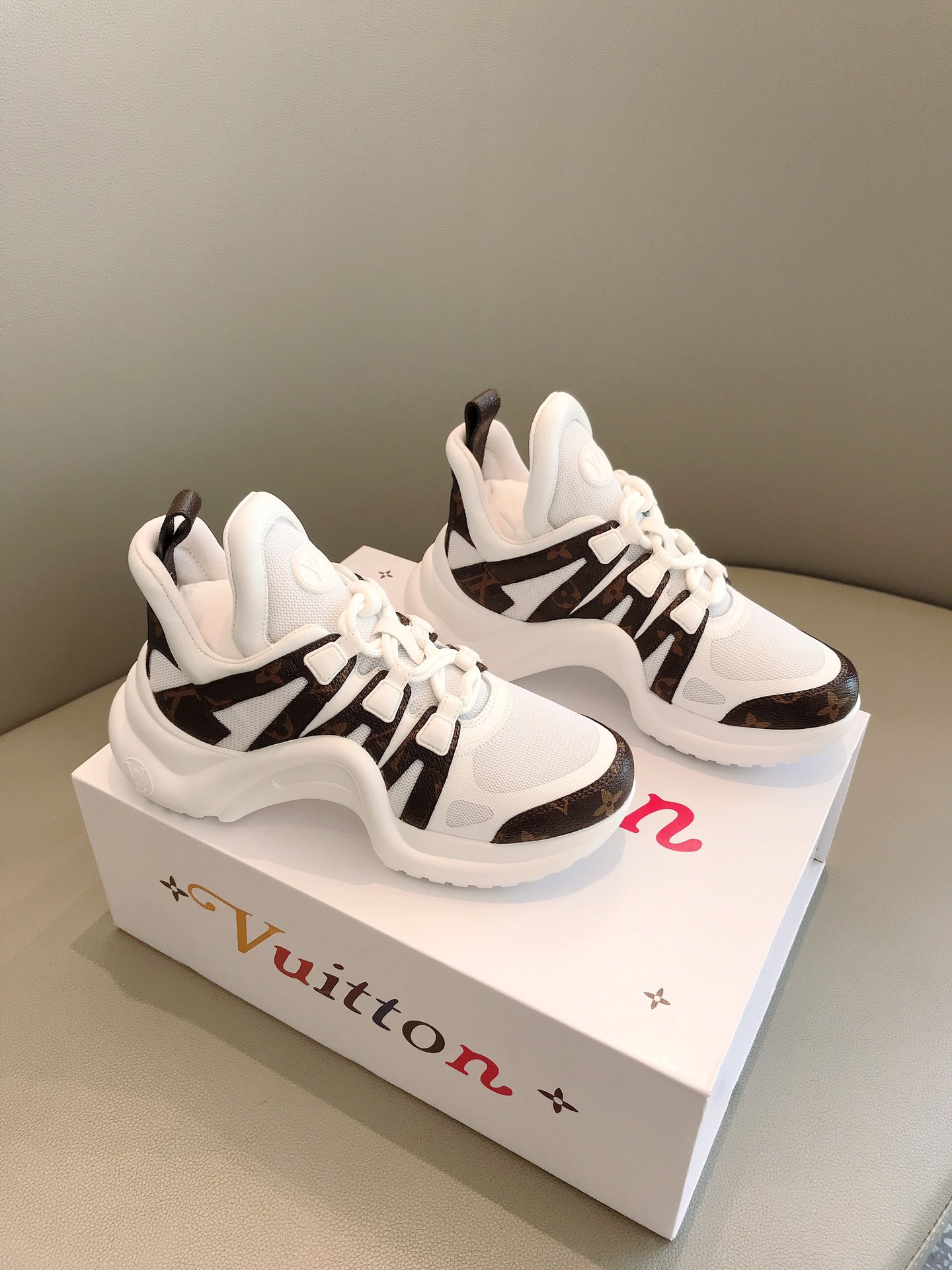 l**is V*t*n archlight sneaker